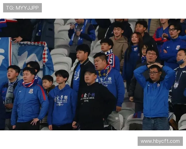 足球赛季冠军争夺战：球迷热议各队支持者观点和表现分析